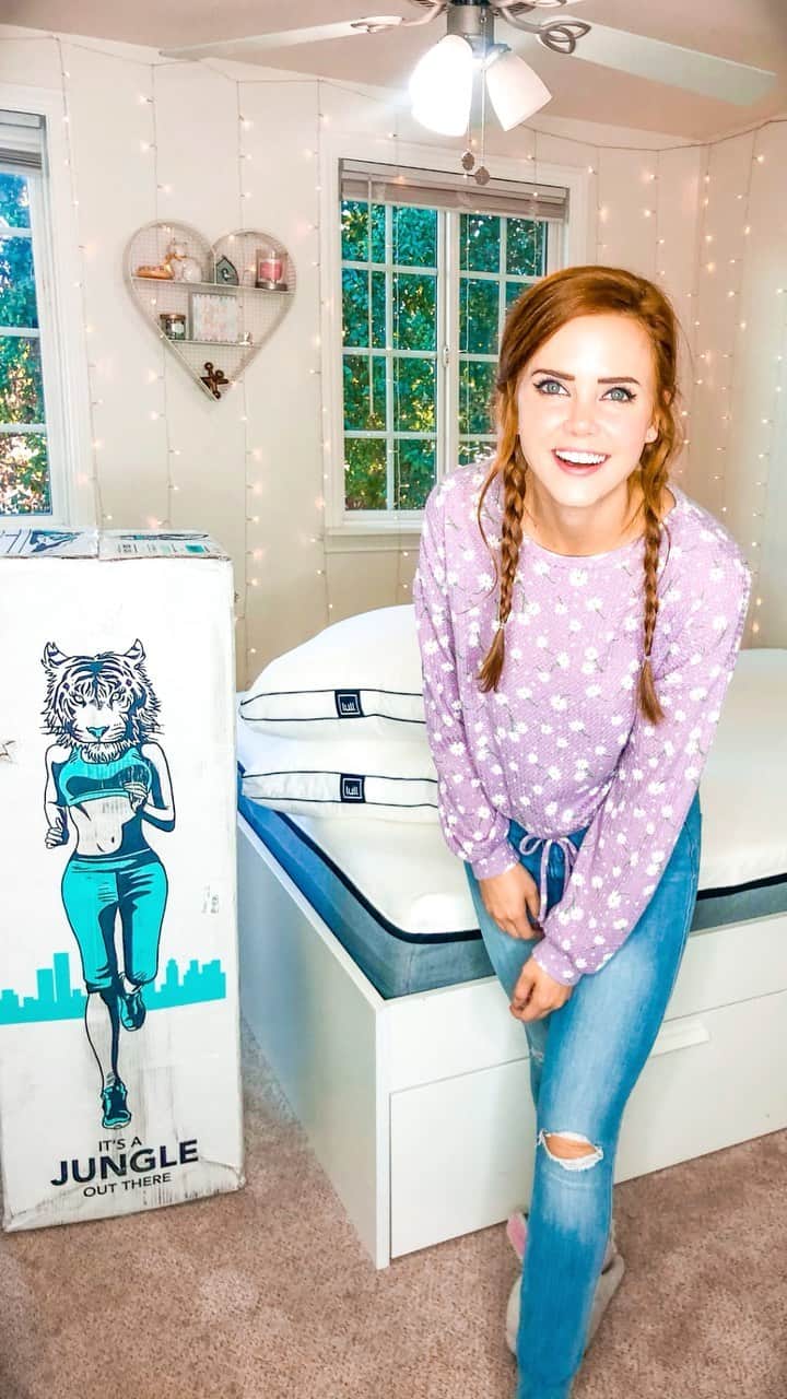 のインスタグラム：「✨ I may have found the answer for “Sleeping in Heavenly Peace” 💁‍♀️😴😇 - Y’all, if you’re in need of a new mattress you can get $250 off with my link // link in bio // 🤗 Anyways, I hope you enjoyed the unboxing & may you sleep well! 😘 #lullbed #sleepinpeace #ad」