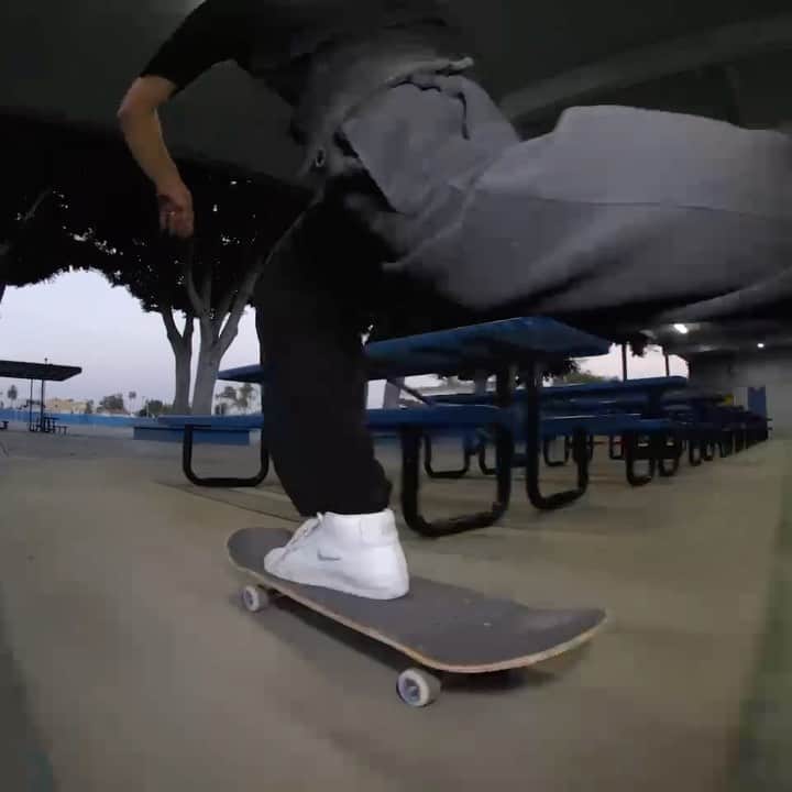 カルロス・リベイロのインスタグラム：「@primitiveskate TESTING III by @alan_hannon  link in Bio 💰」