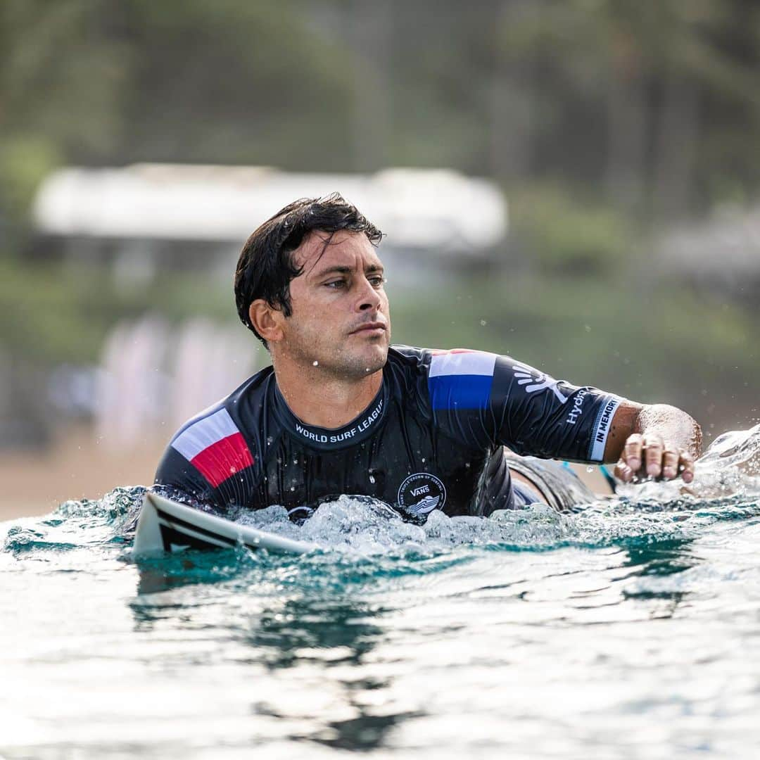 ジェレミー・フローレスさんのインスタグラム写真 - (ジェレミー・フローレスInstagram)「1/4 finals in the Pipeline Masters. Always thankful for the opportunity to surf this legendary wave with only one other guy out. It was strange not having crowd on the beach cheering but i could definitely feel the support online the last few days.  Thank you !. .  1/4 de finale du Pipeline Masters. Toujours très reconnaissant de pouvoir surfer cette vague légendaire à 2 à l’eau. Ça fait bizarre de ne pas avoir la foule habituelle sur la plage mais j’ai vraiment ressenti énormément de support en ligne ces derniers jours. Merci beaucoup !. . #97 @wsl」12月22日 3時25分 - floresjeremy