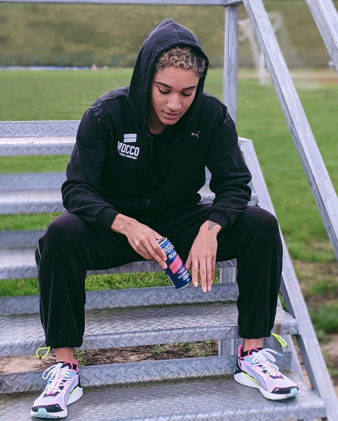 ジョディ・ウィリアムズさんのインスタグラム写真 - (ジョディ・ウィリアムズInstagram)「keeping it cool w/ a @noccouk in hand 🤟🏽」12月22日 3時51分 - jodiealicia