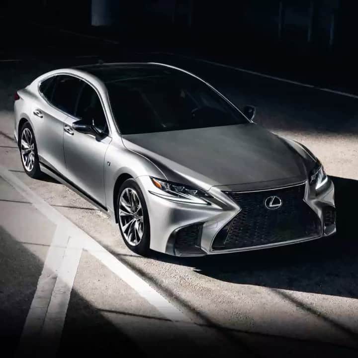 Lexus USAのインスタグラム：「Hello #WinterSolstice! On the day when the sun shines least, let your Lexus shine bright. ✨」