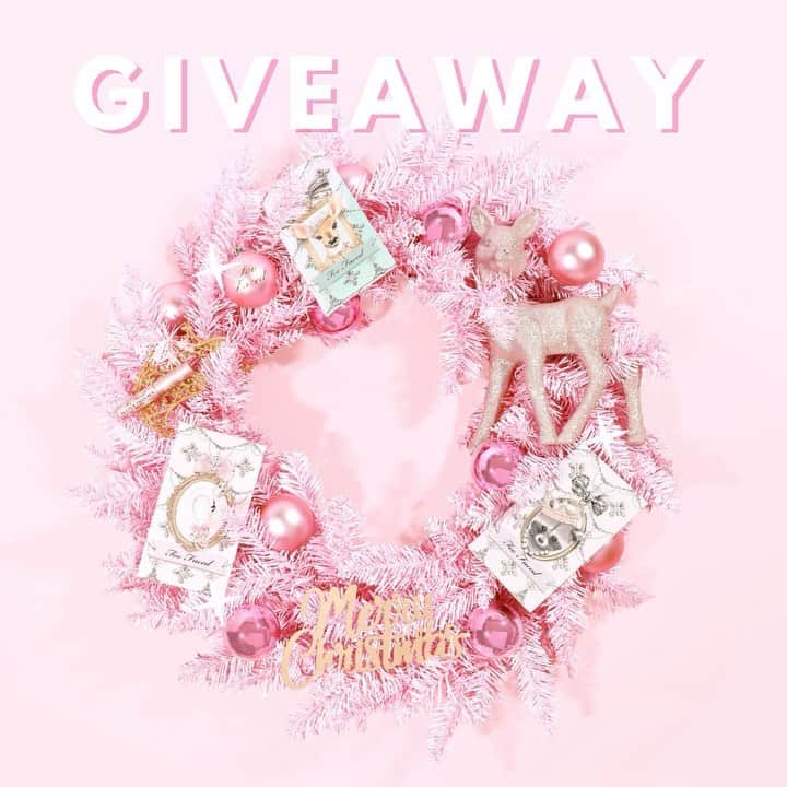 Too Facedのインスタグラム：「CHRISTMAS GIVEAWAY! 💖🎄🌟 (Winners have been contacted via DM) We’re making the season bright (and PINK!) this year by treating 2 lucky winners (and their BFFs!) to an exclusive Too Faced Wreathe decorated with all of the goodies in our Enchanted Wonderland Makeup Set!⁣ ⁣⁣ HOW TO ENTER: ⁣⁣⁣ ❄️ LIKE & SAVE this post⁣⁣⁣ ❄️ FOLLOW @TooFaced⁣ ❄️ TAG a BFF (they must be following, too!)⁣⁣⁣ ❄️ For additional entries, hit our post notification bell!⁣⁣⁣ #giveaway #toofaced」