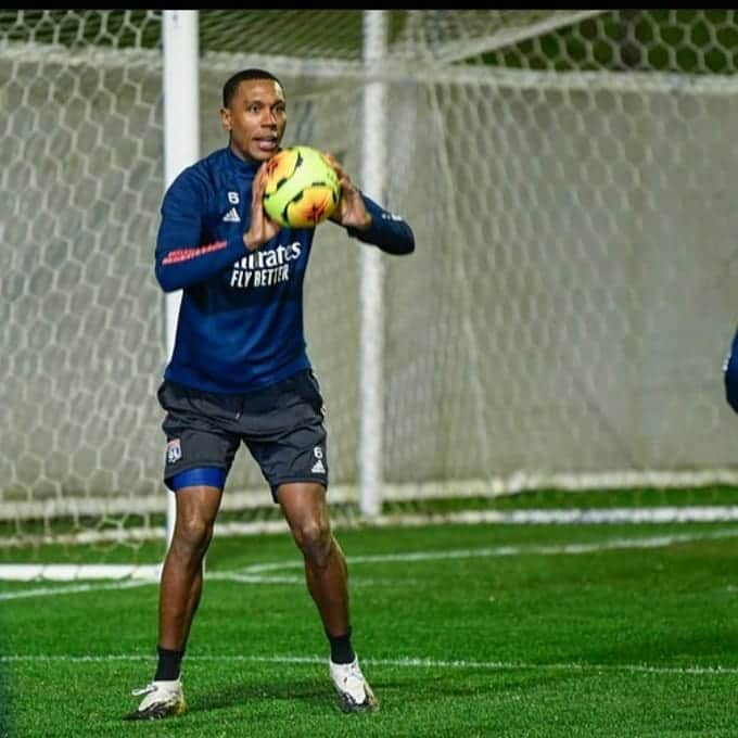 マルセロ・アントニオ・ゲデス・フィリォのインスタグラム：「Some handball game to warm up 😊😊」