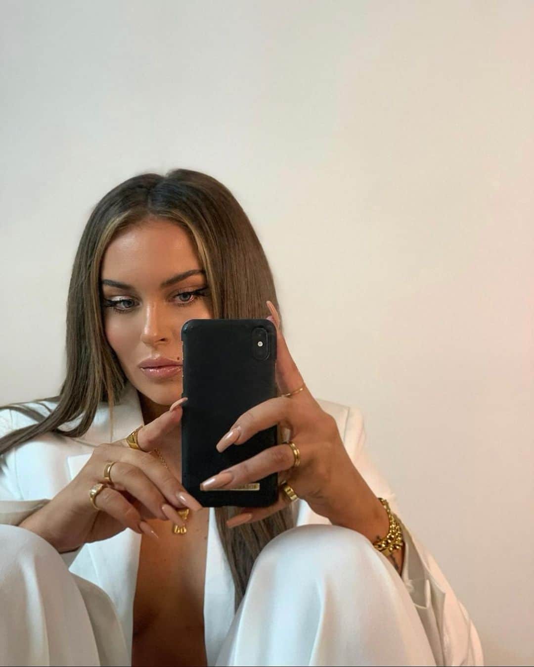 ファニー・リックマンのインスタグラム：「Finishing off my brown hair feed with a little selfie 🤳🏼 See u on the blonde side 👋🏼」