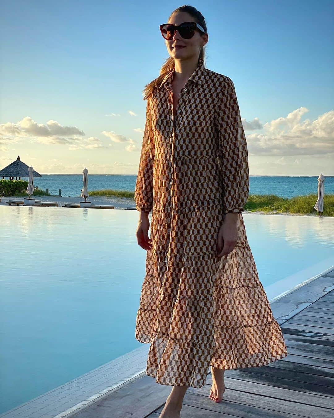 のインスタグラム：「Thank you to my wonderful husband @johanneshuebl for surprising me with a quick romantic trip to one of my favorite places 🏖🏄🏻‍♀️🌊💃🏼💕 @comohotels @comoparrotcay  #COMOhotels #COMOParrotCay」