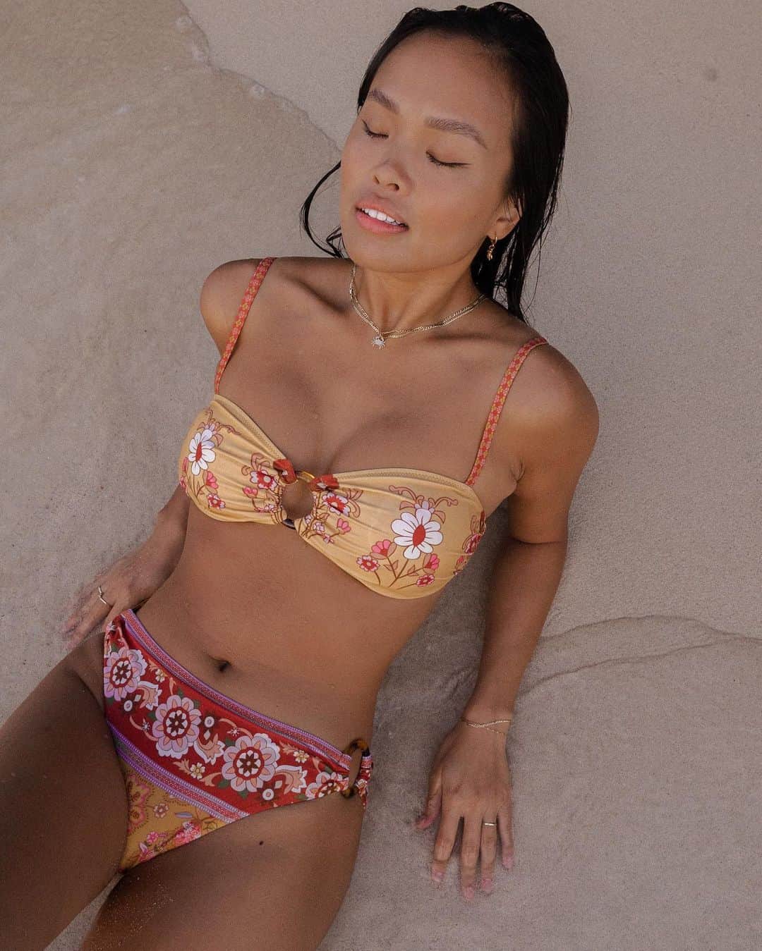 SPELLさんのインスタグラム写真 - (SPELLInstagram)「Beauty @janicethitran cooling off in our ECONYL® recycled Portobello Road Bandeau and Cheeky Pant 💛  Did you know for every 10,000 TONS of ECONYL raw materials 70,000 barrels of crude oil are SAVED and 57,100 tonnes of Co2 eq emissions are AVOIDED? When it comes to climate change, using a regenerated fibre like ECONYL® reduces the global warming impact by up to 80% when compared to using virgin materials made from oil ♻️ #walkalittlelighter #spellsustainability」12月22日 4時51分 - spell