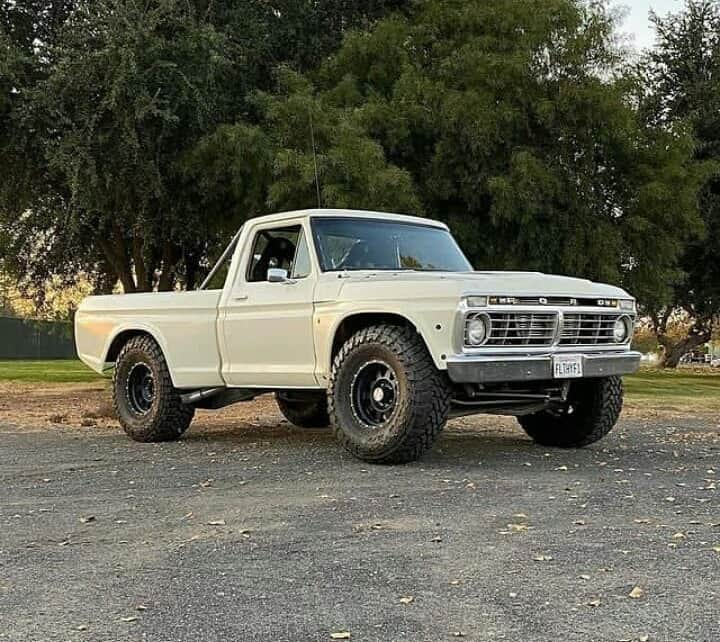 Classics Dailyさんのインスタグラム写真 - (Classics DailyInstagram)「#ClassicsFeature _____ Ford F-100 dentside with the Pre-Runner treatment is what dreams are made of. _____ #classiccar #musclecar #americanmuscle #hotrod #protouring #prostreet #restomod #classicsdaily #streetrod #streetcar #customcar #hotrods #streetrods #ford #f100 #prerunner #baja #dentside #fordtrucks #fordtruck」12月22日 5時01分 - classicsdaily