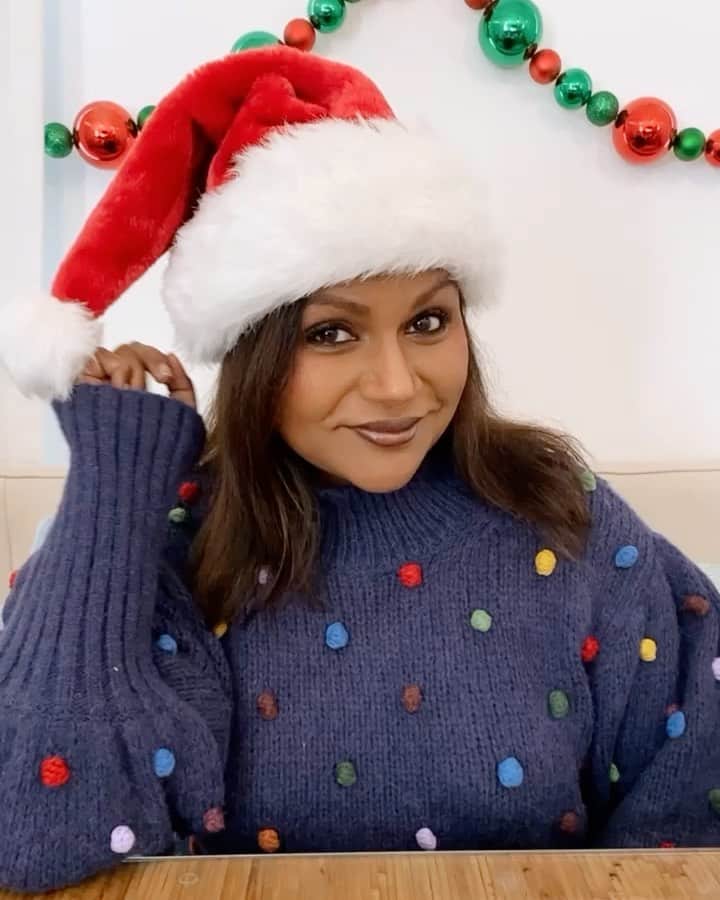 ミンディ・カリングのインスタグラム：「It’s the most wonderful time...for the living room.」