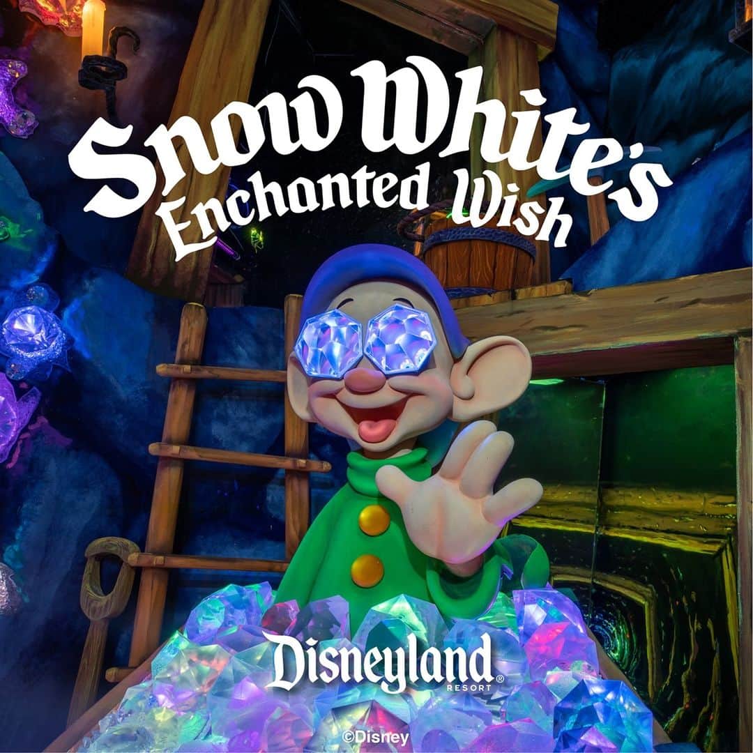 ディズニーランドさんのインスタグラム写真 - (ディズニーランドInstagram)「We’re giving you a first look of the newly reimagined and renamed Snow White’s Enchanted Wish. Read more @DisneyParksBlog.」12月22日 5時14分 - disneyland