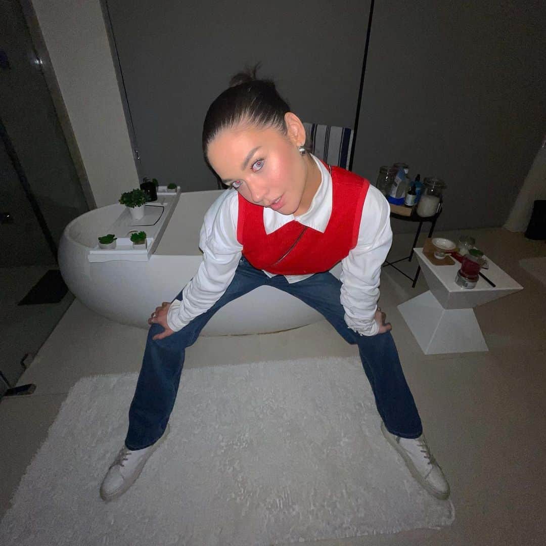 アマンダ・スティールのインスタグラム：「queen of angles 🥰」