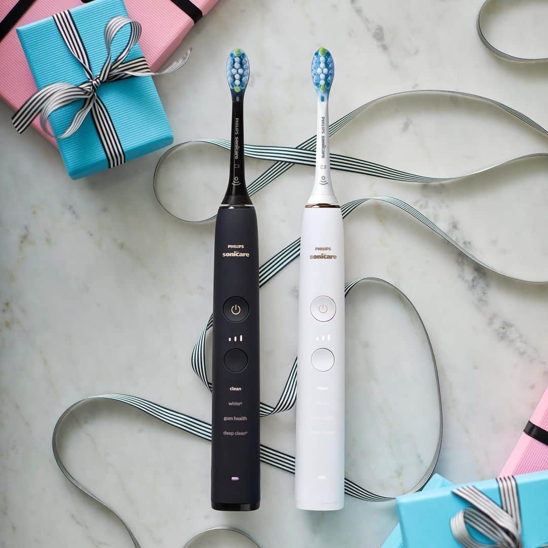 Philips Sonicareさんのインスタグラム写真 - (Philips SonicareInstagram)「Struggling with gift ideas? Well we have a solution for you. The Philips Sonicare DiamondClean is a premium toothbrush with four different brushing modes – so whether you’re looking to whiten or deep clean, we’ve got you covered!」12月22日 5時33分 - philipssonicare