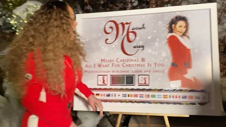 マライア・キャリーのインスタグラム：「I'm so so thankful to every fan in every country around the world for your never-ending love and support.  Thank you @legacyrecordings for this incredible surprise commemorating the global success of Merry Christmas and All I Want For Christmas Is You! ❤️❤️❤️」
