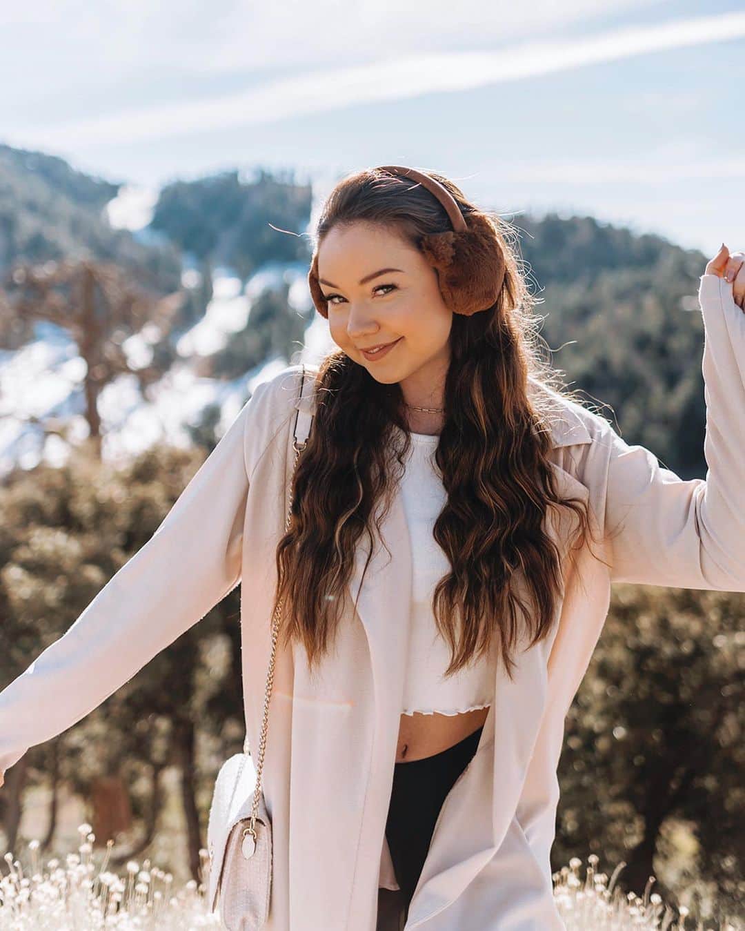 Meredith Fosterのインスタグラム：「Faith the size of a mustard seed can move mountains ❄️🐻🏔」