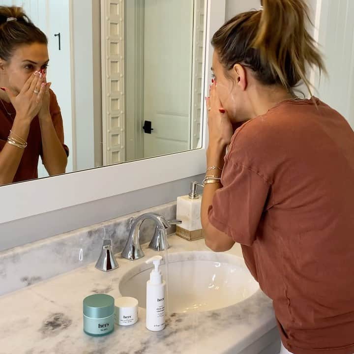 ジャナ・クレイマーのインスタグラム：「I always thought that one of the things I wouldn’t struggle with as an adult would be acne. Do you all ever experience adult acne flare ups?  #sponsored  I’m always honest with you all and I have to admit I have been struggling with adult acne lately.  And I haven’t been able to find anything that works for me....until NOW!  I just recently received this prescription acne cream as recommended by a medical provider through @hers. I've been using it for a few weeks and I’m already starting to see results! I can’t wait to see how the Hers acne cream continues to help improve my skin. ForHers.com is a one stop shop for health and wellness, providing access to products for skincare, sexual wellness, mental health, and much more. Best of all, products can be shipped for free directly to your door. Visit www.forhers.com/jana for a free online consultation with a medical provider and, if approved, start with two months of the clear skin system for $29. See website for details and safety information. Restrictions apply. #howihers」