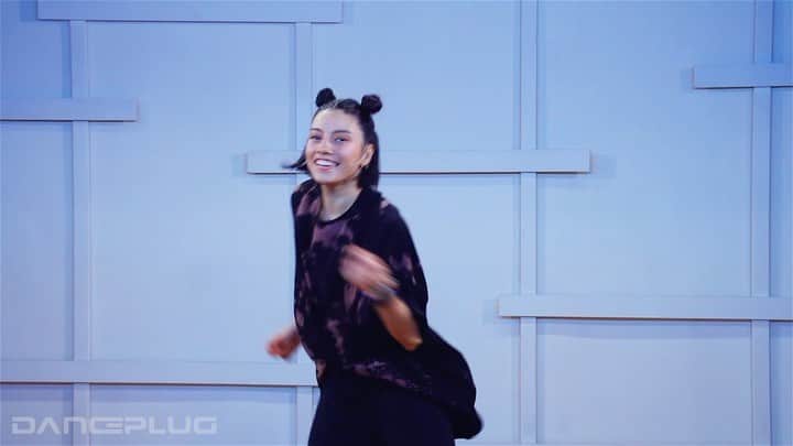 ジェシカのインスタグラム：「My class is up on @danceplug ♪  Also go to my dance account @jjsclass ⚡️」