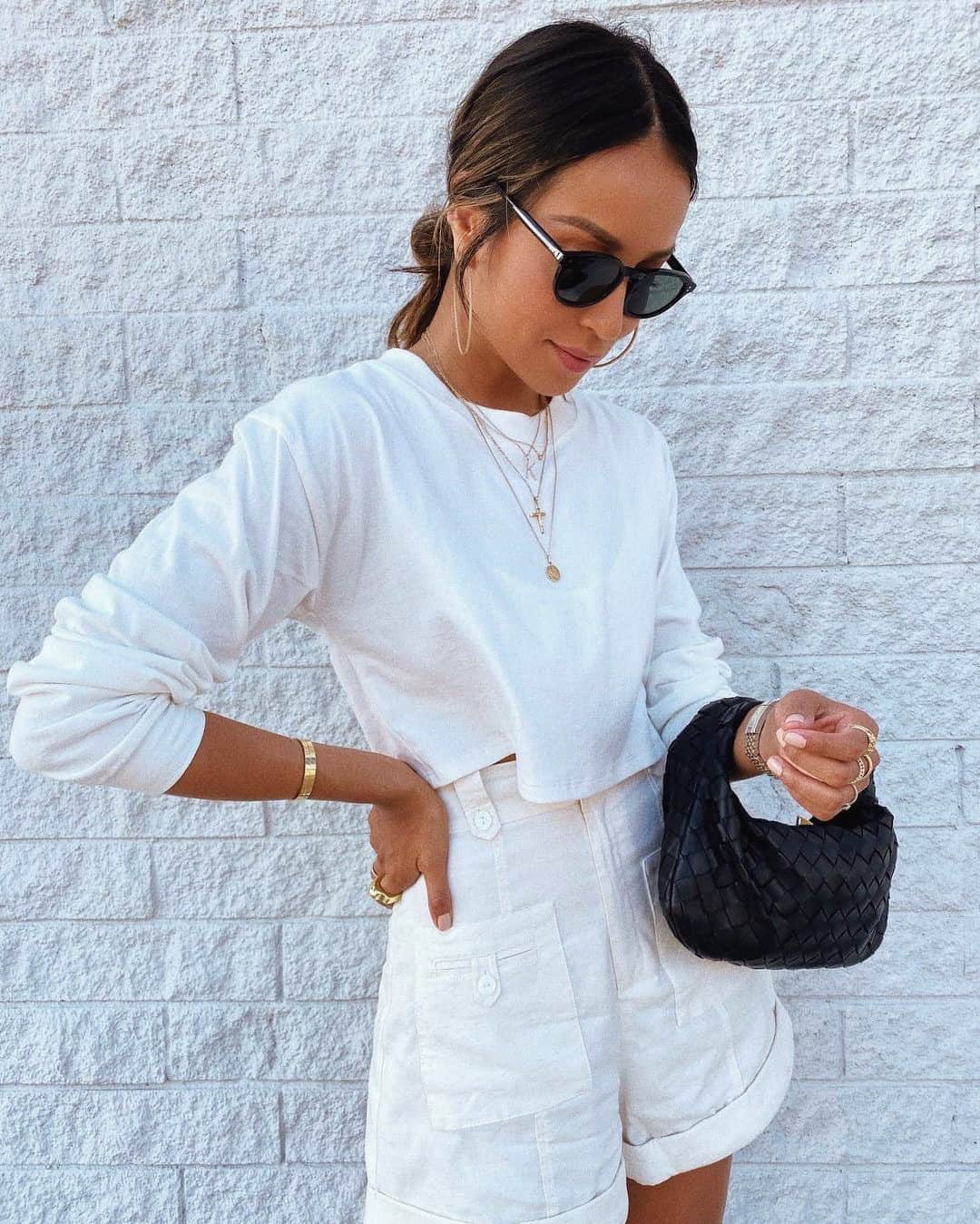 TULAROSAのインスタグラム：「babe @sincerelyjules in the ames short 🦋 link in bio to shop!」