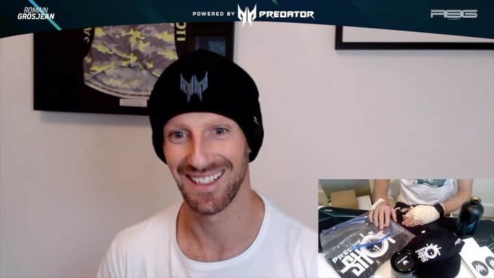 ロマン・グロージャンのインスタグラム：「Unboxing my @predatorgaming Xmas 🎁🎁🎁! Merci 😍 #r8g #unboxing #Xmas #r8gesports #simracing @r8gesports」