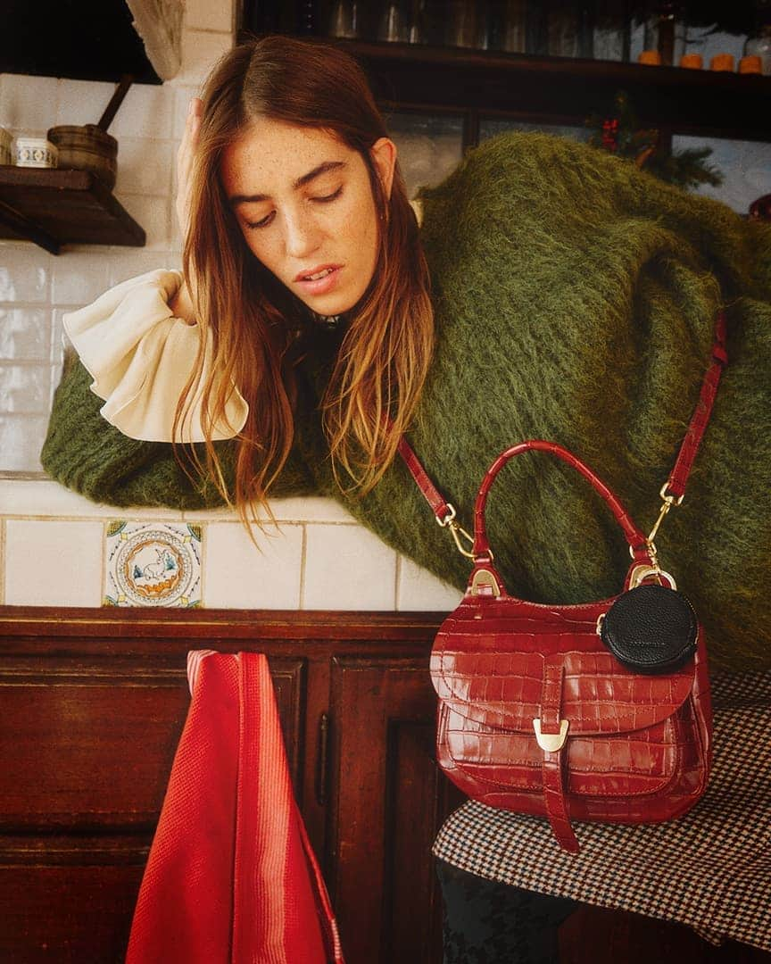 コチネレさんのインスタグラム写真 - (コチネレInstagram)「Get your style ready for some joyful moments with the lovely Fauve and a cool coin purse.  #Coccinelle #CoccinelleGiftGuide #HolidaySeason #GiftGuide #Fauve #CrocoPrint #CoinPurse」12月22日 17時29分 - coccinelleofficial