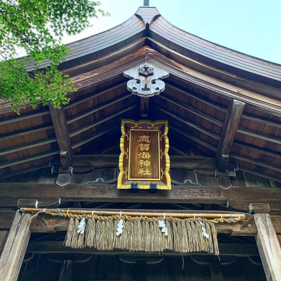 あっくんさんのインスタグラム写真 - (あっくんInstagram)「福岡は #志賀海神社  とにかく気持ちいい。 ⭐︎龍の都⭐︎海神の総本社 とも言われ、全国の龍神さんが集まる神社。 そんな場所で一生懸命格好つけてました。 とりあえずココの御朱印がツボすぎて、初めて買ってしまった！！ #パワースポッチャー」12月22日 16時38分 - akkun_shibuya