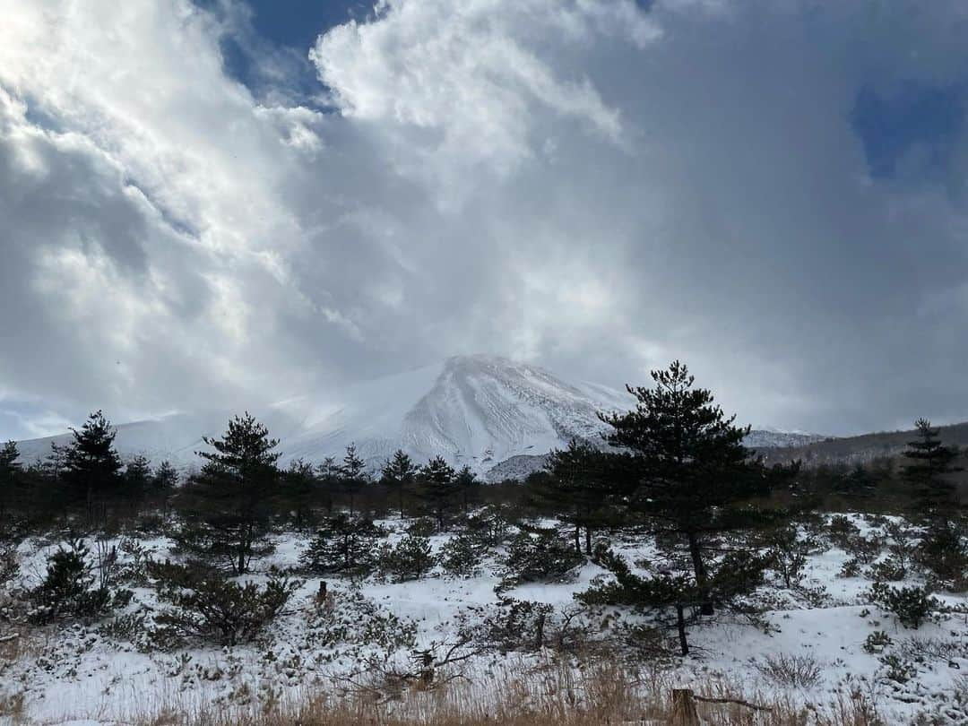 須田スミレさんのインスタグラム写真 - (須田スミレInstagram)「♨️ 家族で万座温泉 温泉が綺麗な黄色だった！ もう温泉行きたいです(  ˊᵕˋ )  #万座温泉 #万座プリンスホテル」12月22日 16時44分 - suu_0930