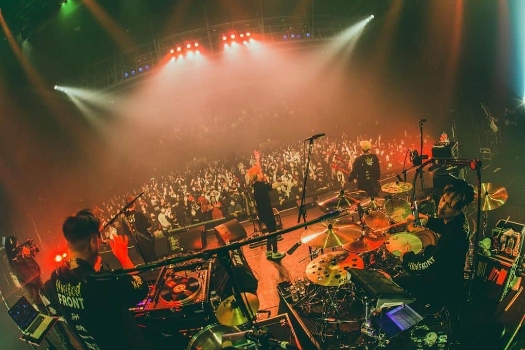 桜井誠さんのインスタグラム写真 - (桜井誠Instagram)「UNITED FRONT2020仙台GIGS 最高の時間をありがとう。 ステージに立てる事が当たり前じゃなくなった今、こうして音を鳴らせる事に感謝。 SiMも最高にかっこよかった！ 次は29日MONOEYESとガチンコ💪 photo by @nekoze_photo」12月22日 17時01分 - m_sakurai_da