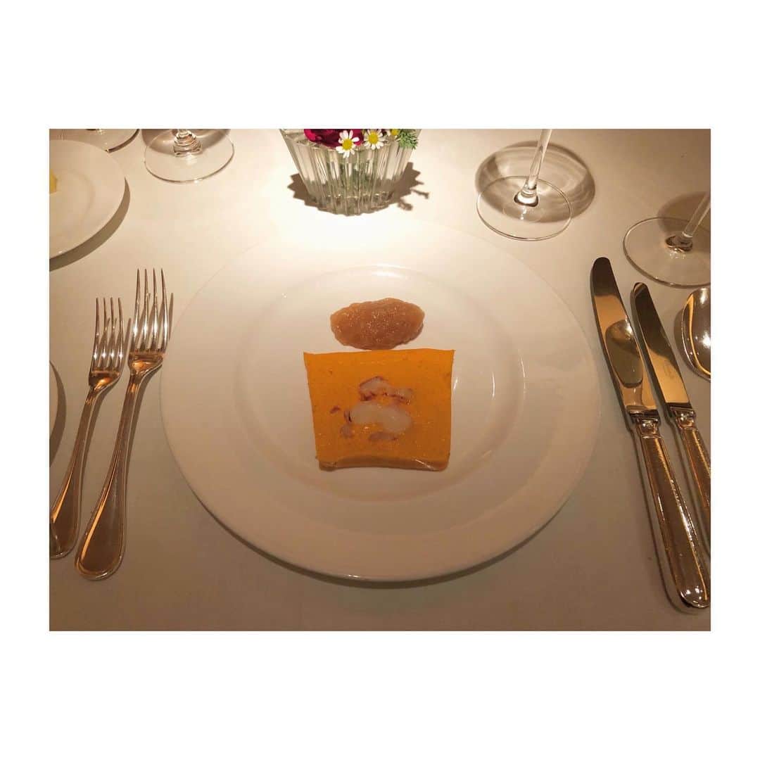 森脇加奈子のインスタグラム：「🦐  オマールのテリーヌ  口に含んだ瞬間蕩けるから永遠に食べれるぞ。 大好き。  #甲殻類好きオンナ」