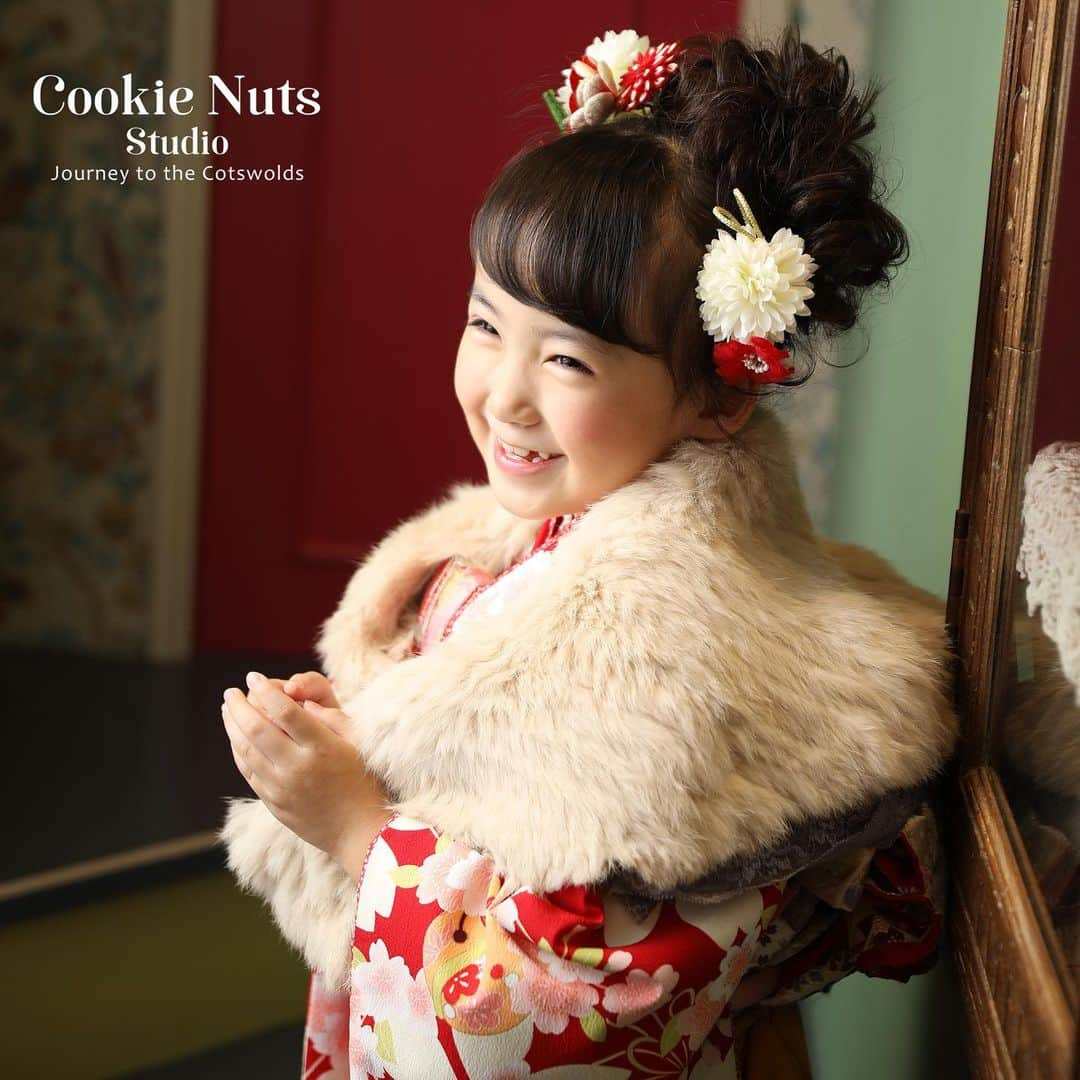 bonbon by cookienuts Photo studioのインスタグラム：「今年も沢山のお客様にご来店頂き 笑顔や笑い声に溢れた1年でした。  ありがとうごさいました！  クッキーナッツスタジオ鹿島田店は 12/26(土)が最終営業日になります。 年明けは1/5(火)〜オープンしております！！  来年もまた、沢山のお客様に喜んで頂けますよう、更にパワーアップをしてお客様をお迎えしたいと思います＾＾  来年のご予約も受付開始しておりますので、ご予約をお待ちしております！」