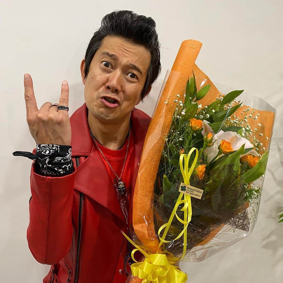 のインスタグラム：「『バベル九朔』 レコイチ店主の市川ッス❗ ️最後まで見てくれてサンキューでしたー🎸  素敵なスタッフの方々、主演の菊池風磨くんをはじめとする楽しいキャストの皆さんと一緒に参加できて最高でした😆  バベルロス〜〜〜 season2、ないですか？  本当にありがとうございました‼️ @babel_ntv   #バベル九朔 #菊池風磨 くん」
