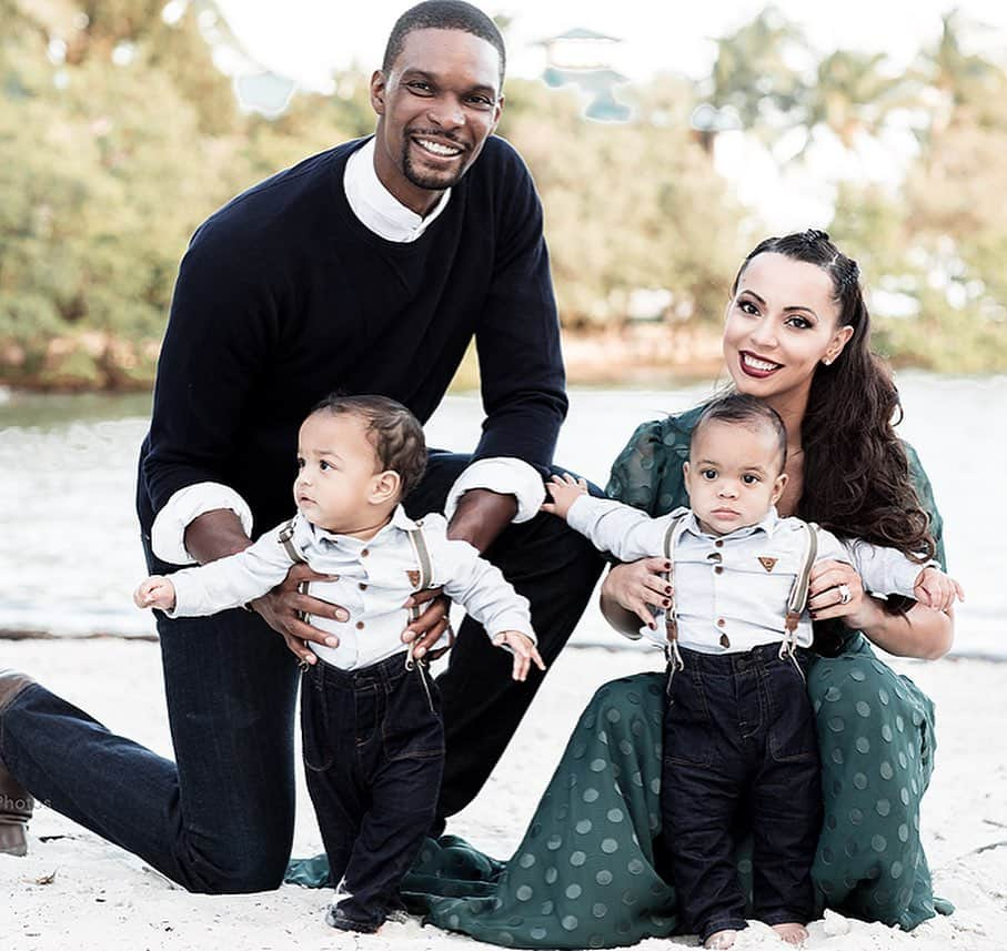 クリス・ボッシュさんのインスタグラム写真 - (クリス・ボッシュInstagram)「With the arrival of our  #BoshTwins in 2016 we became a family of 7! They have kept our hearts and our hands full ever since. Countdown of our #BoshHoliday memories continues 🎄#BoshFamily」12月22日 8時41分 - chrisbosh