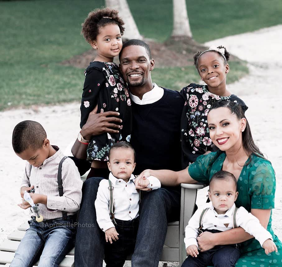 クリス・ボッシュのインスタグラム：「With the arrival of our  #BoshTwins in 2016 we became a family of 7! They have kept our hearts and our hands full ever since. Countdown of our #BoshHoliday memories continues 🎄#BoshFamily」