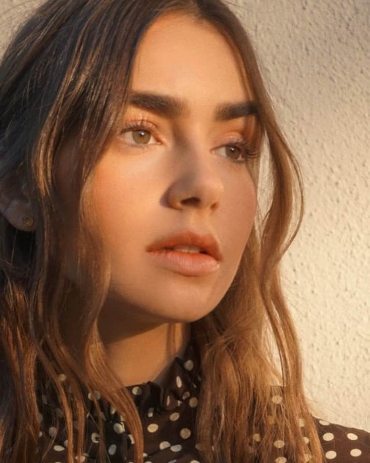 Kara Yoshimoto Buaのインスタグラム：「Morning light #lilycollins #naturalbeauty @gregoryrussellhair #photo also @gregoryrussellhair #styling @robzangardi  @marielhaenn  #makeupbykarayoshimotobua」