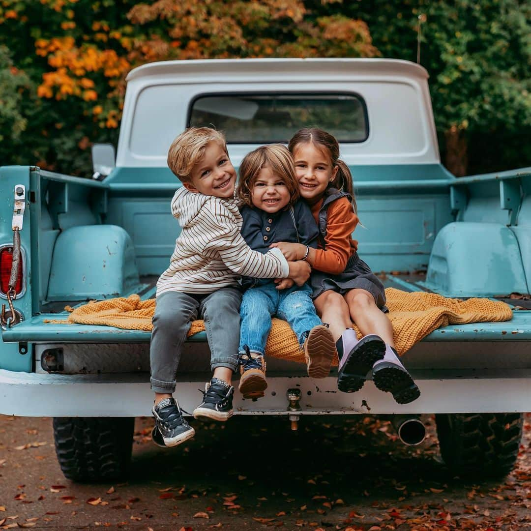 Jessie Jamesさんのインスタグラム写真 - (Jessie JamesInstagram)「For the first time ever I got my Christmas cards out at a decent time! Ha! This photo was one of the photos we used in our card! Might be hands-down one of my favorite photos of the babies 🥰 I will post our Christmas card when it gets closer! They came out so cute this year!!」12月22日 8時58分 - jessiejamesdecker