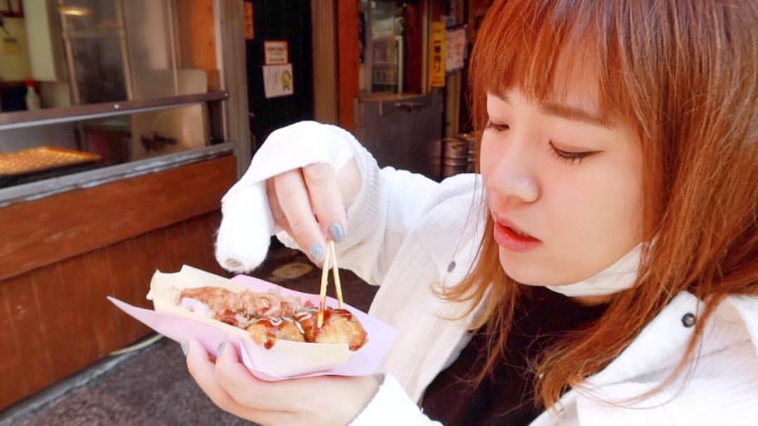 hoshinofumikaのインスタグラム：「Youtubeみてくれましたか？笑 私の週末♪まだの方 @fumika_hoshino プロフィールリンクよりご覧ください✔️🎬 今週末も#SIMSDESHOPPINGやります❤️⭐︎  平田巧、星野文香が シラトリスポーツ富士ジャンボ店に1日限りの販売スタッフとなって皆様のお買い物をサポートします。   当日はSIMS SNOWBOARDSのことは勿論、お客様のスノーボードに関するお悩みや ギアのことなど何でも相談をお受けします🎅 この機会に是非シラトリスポーツ富士ジャンボ店へご来店いただき、SIMSギアをゲットしよう！ ※当日にSIMS商品をご購入、ご成約頂いた方には素敵なプレゼントも用意しております💖🎅   日時：　12/27（日） 時間：　11:30～19:00（予定） . . . .  #snowboarding #snowboard #snow #winter #japan #ootd #スノーボード #スノボ #スノボー #スノボ女子 #スノボ好きな人と繋がりたい #冬 #スキー場 #スキー #大阪　#vlog #oosaka #takoyaki #たこ焼き #わなか #わなかのたこ焼き #衝撃」