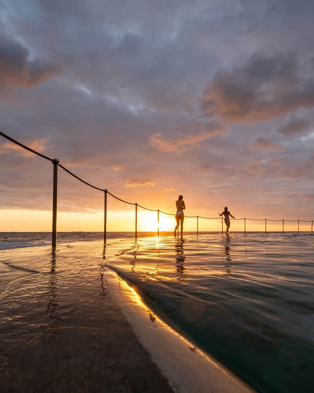 Nikon Australiaさんのインスタグラム写真 - (Nikon AustraliaInstagram)「"I shoot a lot of images from this perspective, and I love to incorporate people walking along the pool edge to add interest. The pool edge itself is also a great leading line out to where the sun is rising." - @nikkibings   Camera: Nikon Z 7  Lens: NIKKOR Z 14-30mm f/4 S Settings: 14mm  f/8  1/60s  ISO 125  #Nikon #MyNikonLife #NikonAustralia #NikonZ7 #Z7 #BrontePools #Seascape #Sydney #OceanBaths #LandscapeLovers」12月22日 9時00分 - nikonaustralia