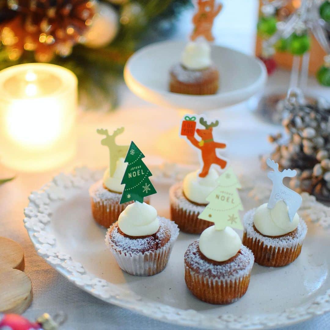 nao_cafe_のインスタグラム：「こんにちは😃 クリスマス用にとーっても簡単で 美味しいキャロットケーキ作りました。 レシピは @cotta_corecle コッタさんの特集ページにありますので ぜひご覧くださいね☺️💕 本当混ぜるだけ！のレシピですー🥕 . . . もうあと少しで今年が終わるなんて😭😭 気ばかり急いてきますが がんばろー💪 . . コメントおやすみします🙏 いつもありがとうございます☺️ . . . #コッタ　#cotta #お菓子作りならコッタ #製菓材料ならコッタ #レシピもコッタ #キャロットケーキ#クリスマス#簡単レシピ#レシピ#お菓子作り」