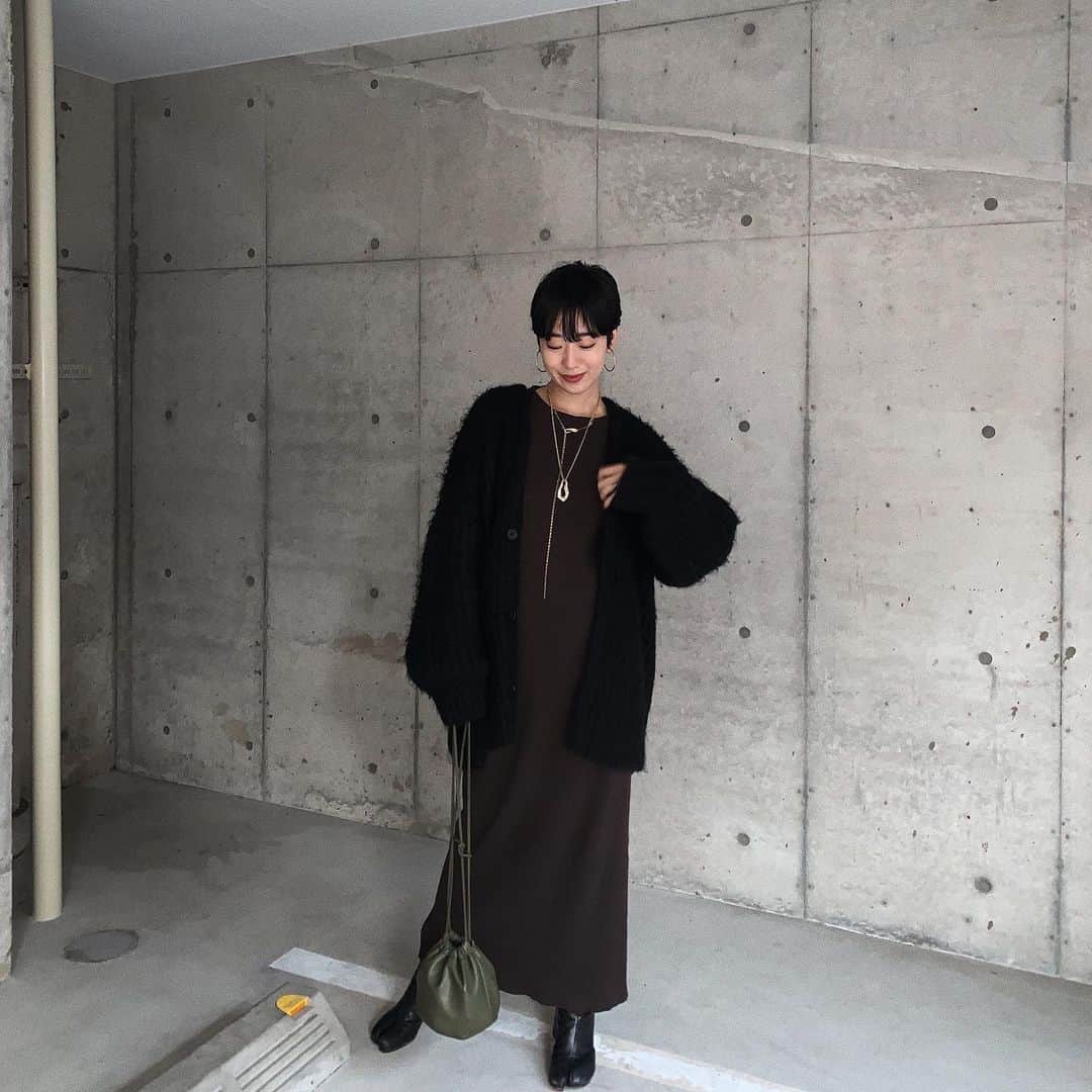 nami_kanemotoさんのインスタグラム写真 - (nami_kanemotoInstagram)「#searoomlynn  2way Basic RIBニットワンピース 157cm/m  20:00 start 🤍  #秋ファッション #マニッシュスタイル #ショートカット #モードカジュアル」12月22日 9時11分 - _namikanemoto_