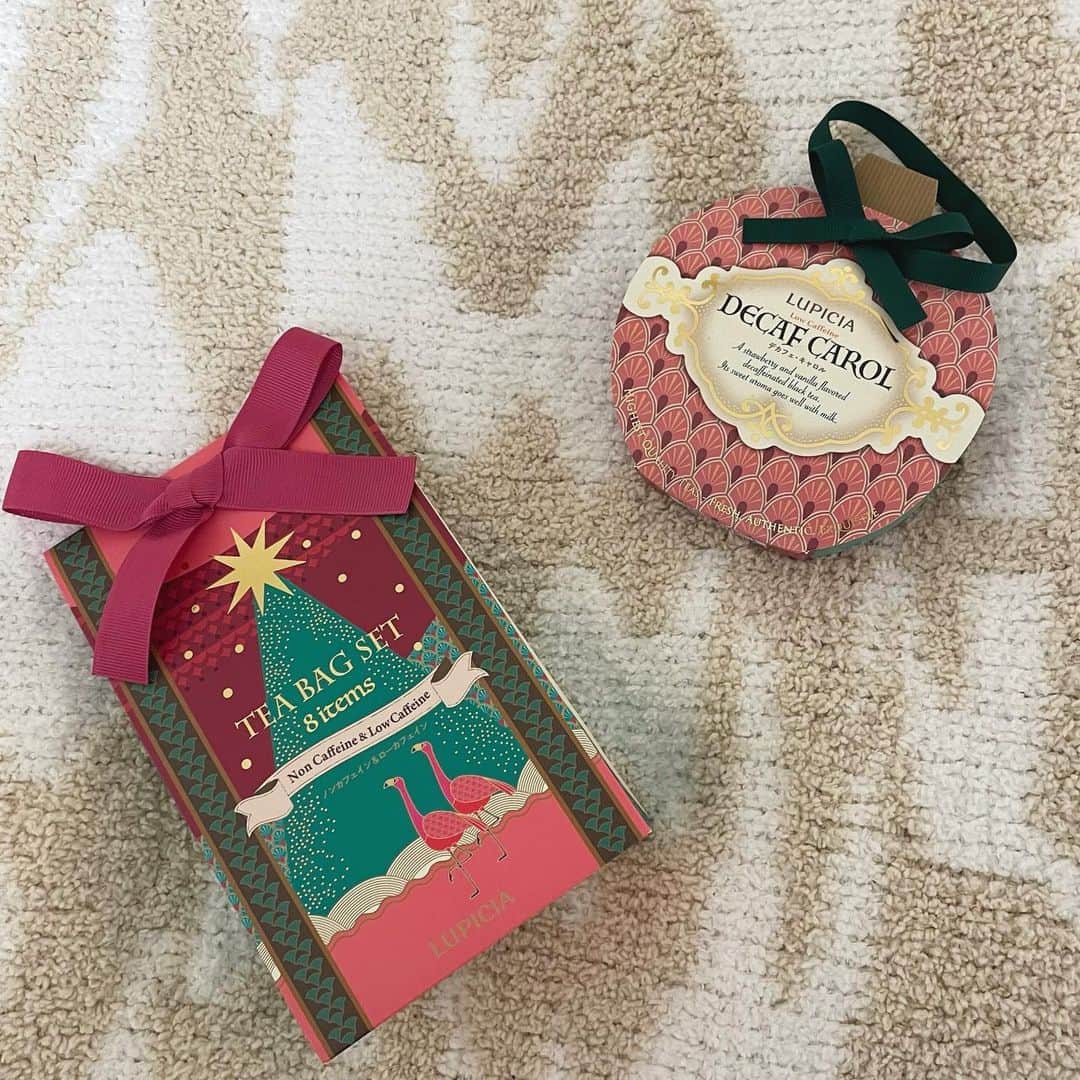 横島亜衿のインスタグラム：「もうすぐクリスマスですね🎄 クリスマスの時期は可愛いものが沢山出るので思わず買ってしまいます☺️」