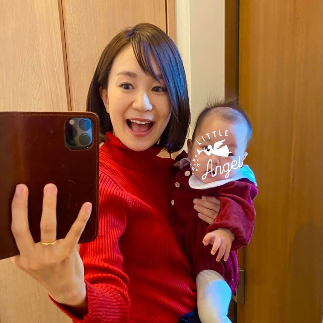 古屋敷沙耶さんのインスタグラム写真 - (古屋敷沙耶Instagram)「今日はおでかけ！ いつも地味色ばかりの親子ですが、めずらしく赤🎅 . . . . . #おでかけ#親子コーデ#親子リンクコーデ  #赤コーデ#クリスマスカラーコーデ  #笑わせようと必死な母  #生後4ヶ月女の子ベビー」12月22日 9時23分 - mrt.furuyashiki