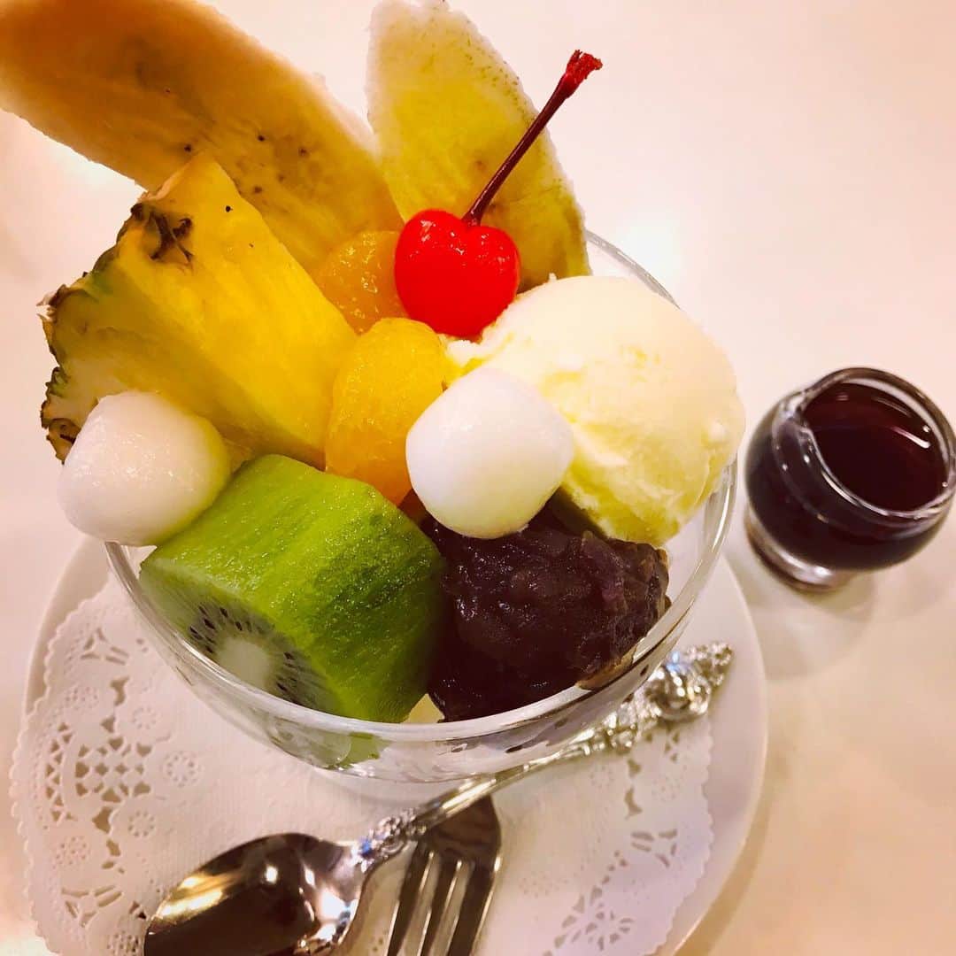 前野えまのグルメインスタ