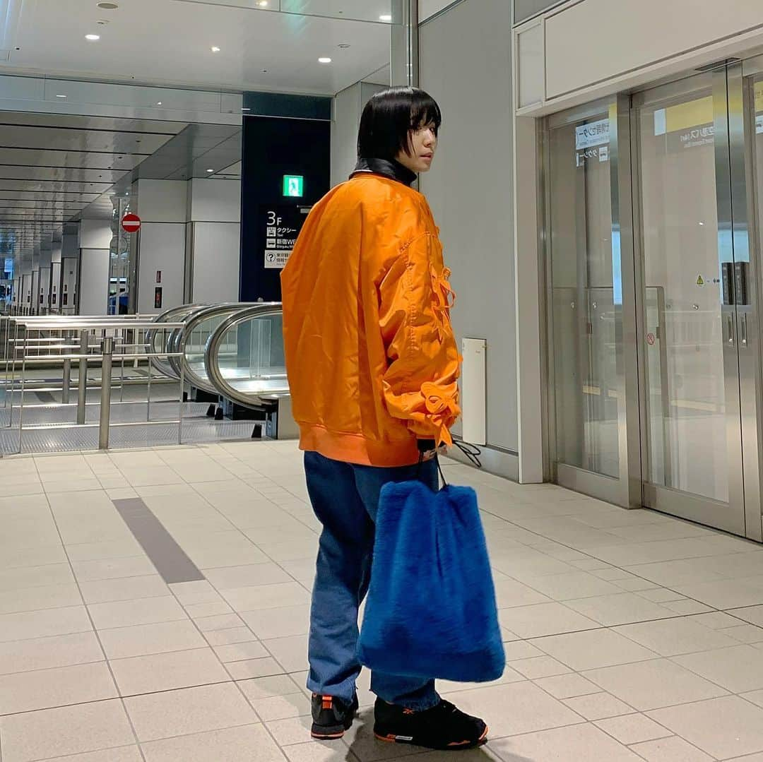 光永さんのインスタグラム写真 - (光永Instagram)「オレンジブルゾンのレイヤードコーデ🍊 . アウター：#mikiosakabe ライダース：#17kg デニム：#mayree タートルネック：#arcoiris スニーカー：#Reebok バッグ：#TONEselectgoods . . #ootd #ライダースジャケット #ミキオサカベ #レイヤードコーデ #メンズライク #ボーイッシュコーデ #デニムコーデ」12月22日 9時59分 - hinata_official__