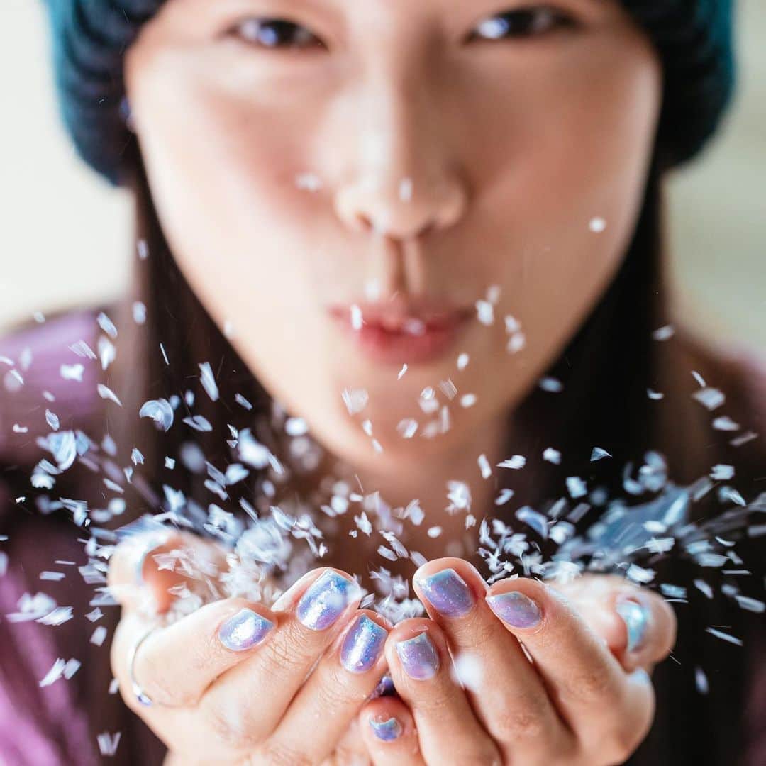 OPIさんのインスタグラム写真 - (OPIInstagram)「Blowing a wispy cloud of glitter your way to celebrate the first day of winter. ❄️  Shade: #BlingItOn!  #ColorIsTheAnswer #OPIObsessed #OPIShineBright #WinterSolstice #HolidayNails #NYENails #GlitterNails #HolidayVibes #GlitterMani #NYEMani #PartyNails」12月22日 10時06分 - opi
