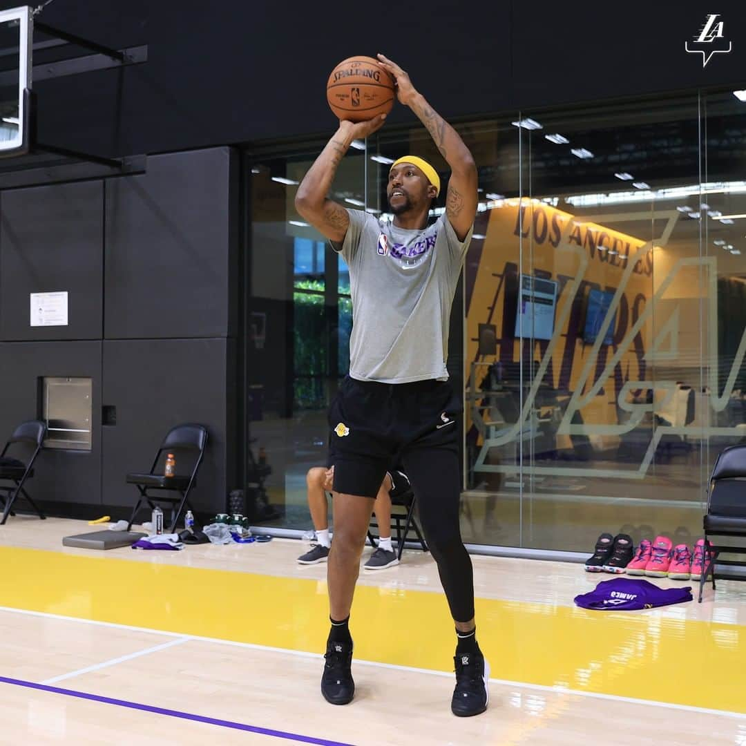 Los Angeles Lakersさんのインスタグラム写真 - (Los Angeles LakersInstagram)「'Twas the night before Opening Night.」12月22日 10時23分 - lakers