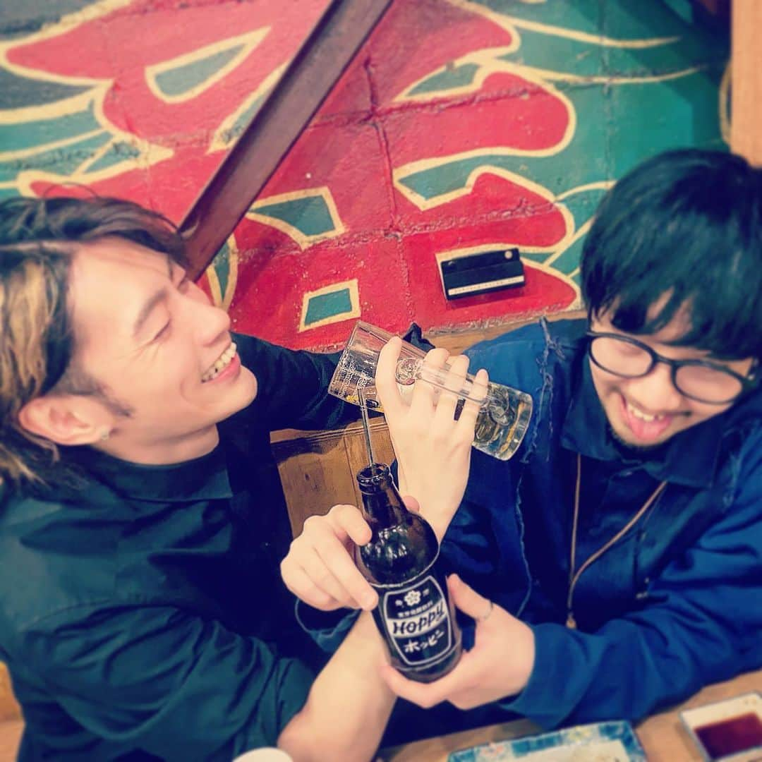 平牧仁さんのインスタグラム写真 - (平牧仁Instagram)「最高にアツイ素敵な夜だった。 人生は出逢い。素敵な巡り逢いを引き寄せられる人でありたい。 無駄な事なんて一つもないんだなあ。 皆の想いに感謝。  #シキドロップ #三ツ星サラバ #ノートリアス #宇野悠人 #HITO #まさひと #アーティスト が#集う夜  #最高かよ な#忘年会  #帰り道 #記憶ない けどいいの #熱燗 #注意報」12月22日 10時37分 - jin_hiramaki226