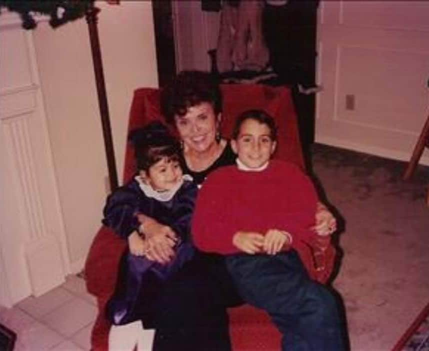 テラン・ヒロウさんのインスタグラム写真 - (テラン・ヒロウInstagram)「Once upon a Christmas Eve, with my Grandma and big brother, patiently waiting for Santa to come down the chimney. I saw a shooting star tonight and thought of you, Miss you Grandma ❤️ #family」12月22日 10時52分 - terannhilow