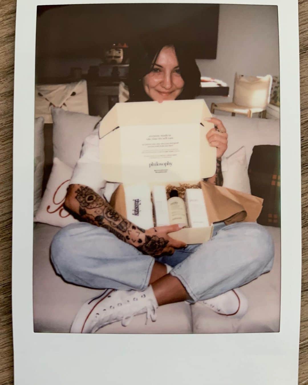 Julia Michaelsのインスタグラム：「I’m excited to partner with @lovephilosophy for their self-care cinema nights on Monday 12/28! Come watch one of my favorite shows & live chat with me for a much needed self-care moment! plus, if you’re one of the first 450 people to register for the event, you get this entire self-care kit for free! Click the #linkinbio to register! #lovephilosophy #partner」