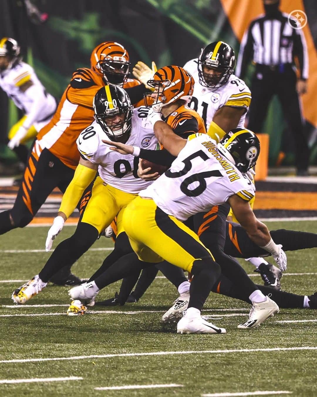 ピッツバーグ・スティーラーズさんのインスタグラム写真 (ピッツバーグ・スティーラーズInstagram)「T.J. Watt at it