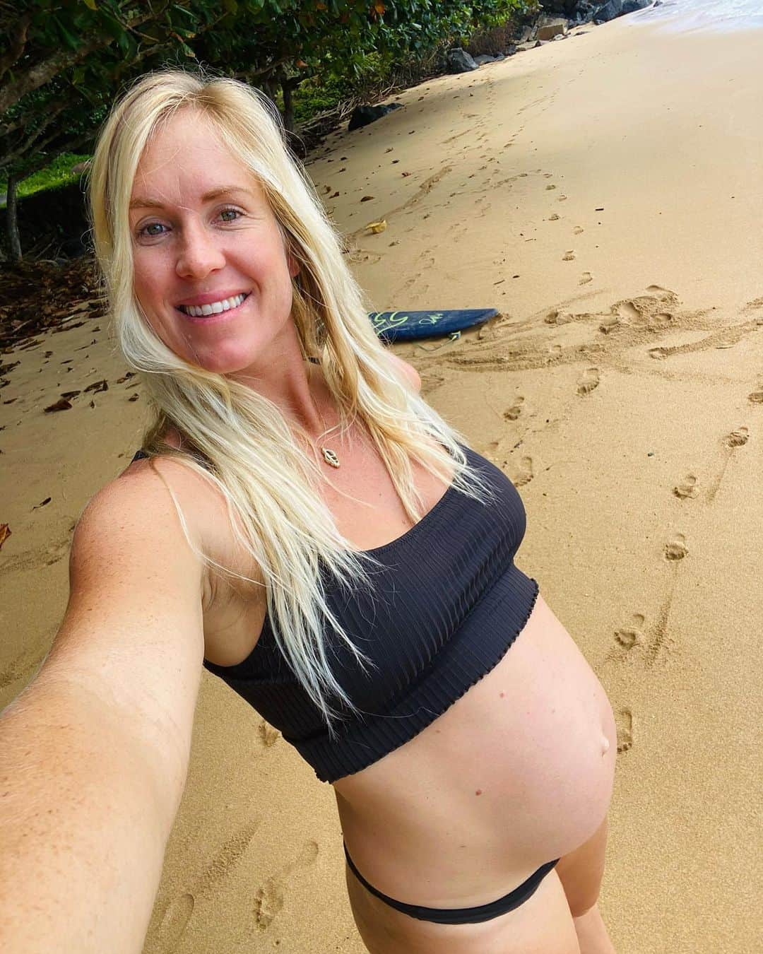 Bethany Hamiltonさんのインスタグラム写真 - (Bethany HamiltonInstagram)「Wesley can’t wait to play with baby 🥰✨🤰🏼」12月22日 11時00分 - bethanyhamilton