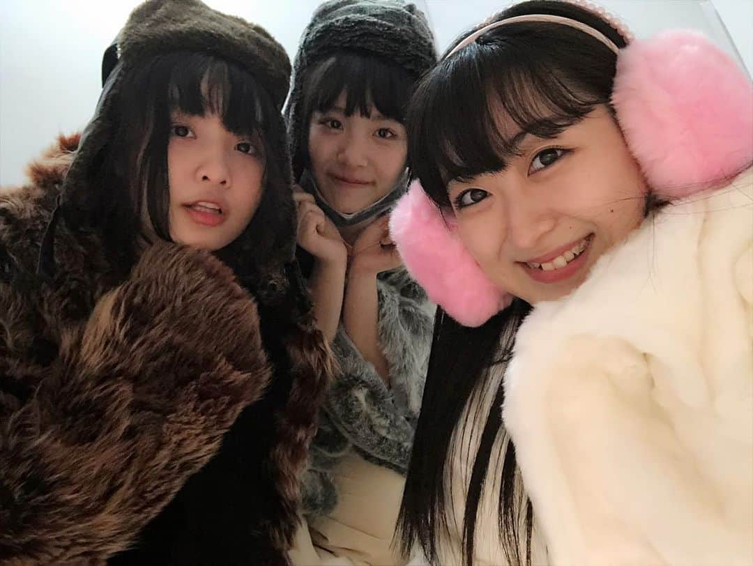 伊豆田莉奈さんのインスタグラム写真 - (伊豆田莉奈Instagram)「หนาวมากเลย~~~~~~🥶🥶🥶 กอดกันกอดกัน🥺💗💗💗     めっちゃ寒すぎる🥶🥶🥶 ハグハグ((´｡•ω(•ω•｡`)‥ｷﾞｭ  #izurinacgm48 #kaningcgm48 #pingcgm48 #伊豆田莉奈 #いずりな #cgm48」12月22日 10時58分 - rina.cgm48official