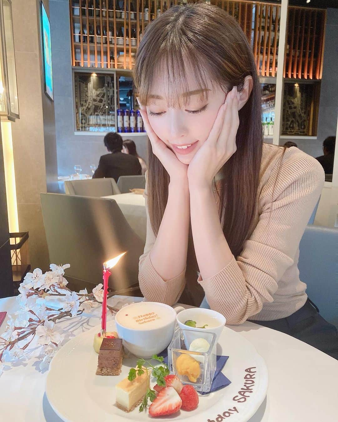 林紗久羅さんのインスタグラム写真 - (林紗久羅Instagram)「. . . . おはよう💓 . . . #mybirthday #mother #表参道ランチ #eimyistoire #エイミーイストワール #ストレートヘア #バースデープレート #31歳 #おとな女子 #duvetica #デュベティカ #ダウンジャケット #お母さんありがとう」12月22日 11時08分 - sa1210ku