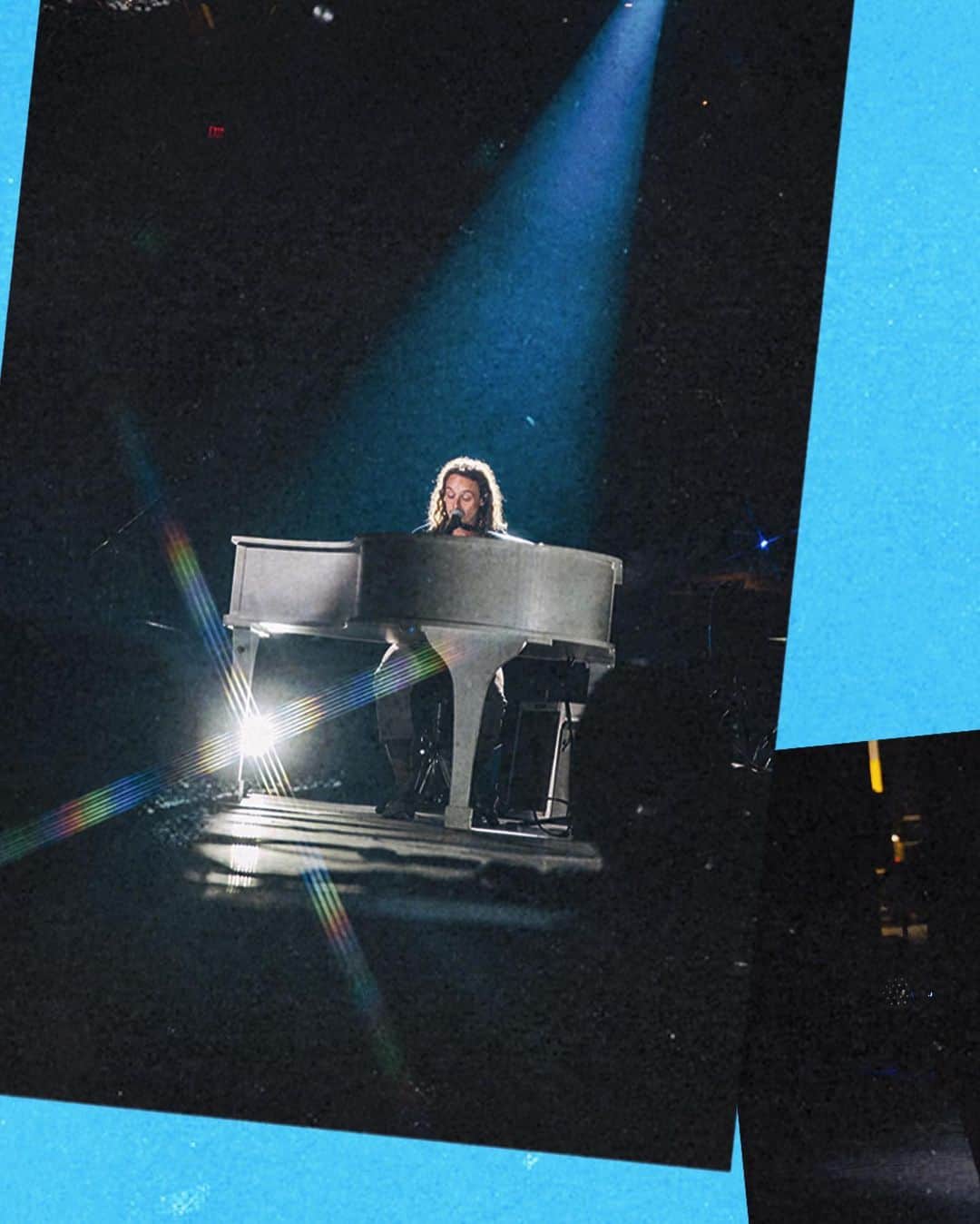 ユナイテッドのインスタグラム：「12 Days of UNITED 🎄— Four @benjaminwilliamhastings playing 🎹」